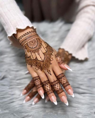 Henna (Mehndi Lagwai)